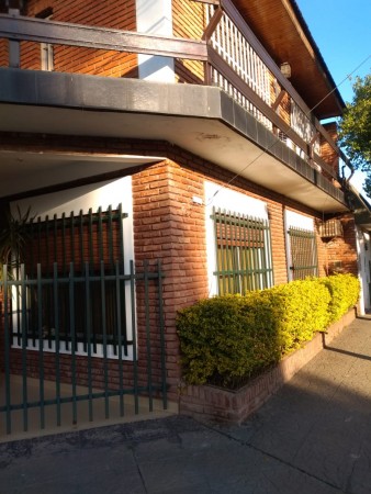 Foto Casa en Venta en Moron, Buenos Aires - U$D 130.000 - pix27968495 - BienesOnLine