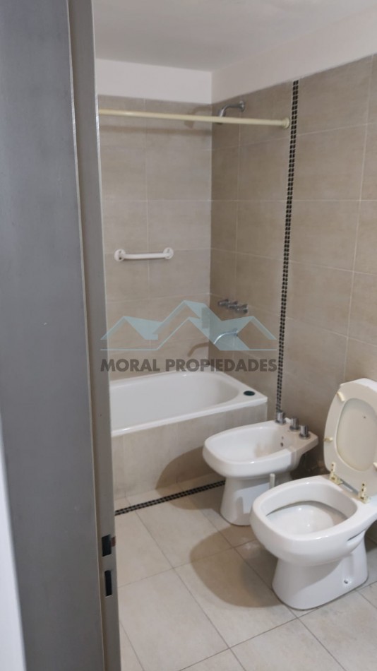 ALQUILO DOS AMBIENTES 3er. piso FRENTE CASTELAR NORTE 