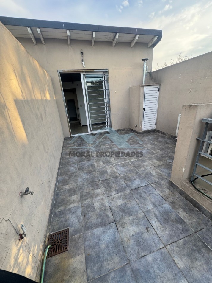 alquilo tres ambientes con cochera y terraza excelente ubicacion en castelar norte
