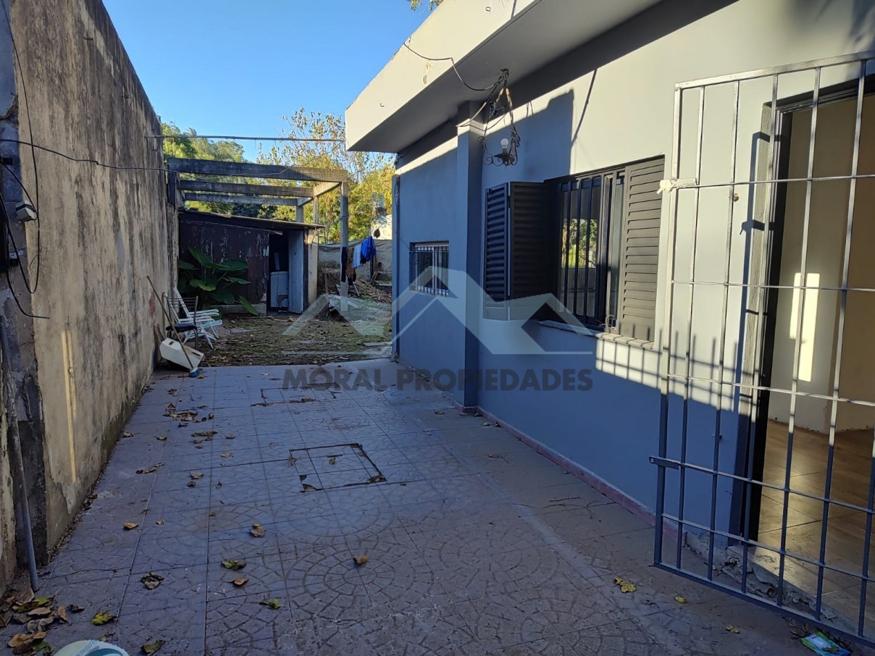 ALQUILO CASA DOS HABITACIONES LIVING COMEDOR INTEGRADO-PATIO-ENTRADA PARA AUTO
