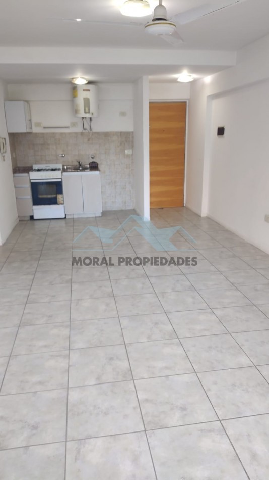 ALQUILO DOS AMBIENTES 3er. piso FRENTE CASTELAR NORTE 
