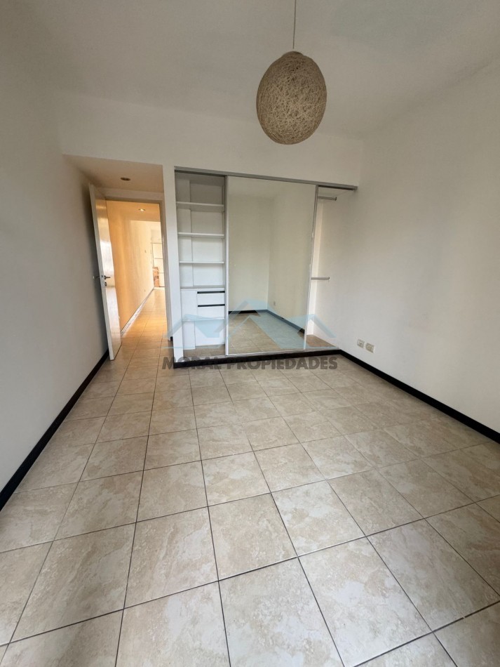 alquilo tres ambientes con cochera y terraza excelente ubicacion en castelar norte