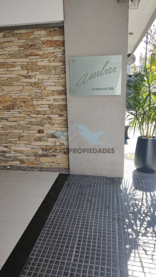 ALQUILO DOS AMBIENTES 3er. piso FRENTE CASTELAR NORTE 