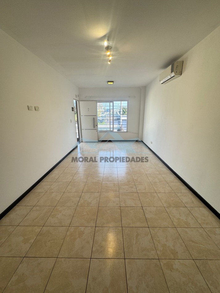 alquilo tres ambientes con cochera y terraza excelente ubicacion en castelar norte