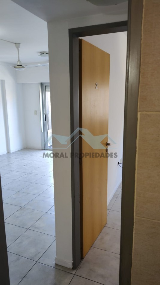 ALQUILO DOS AMBIENTES 3er. piso FRENTE CASTELAR NORTE 