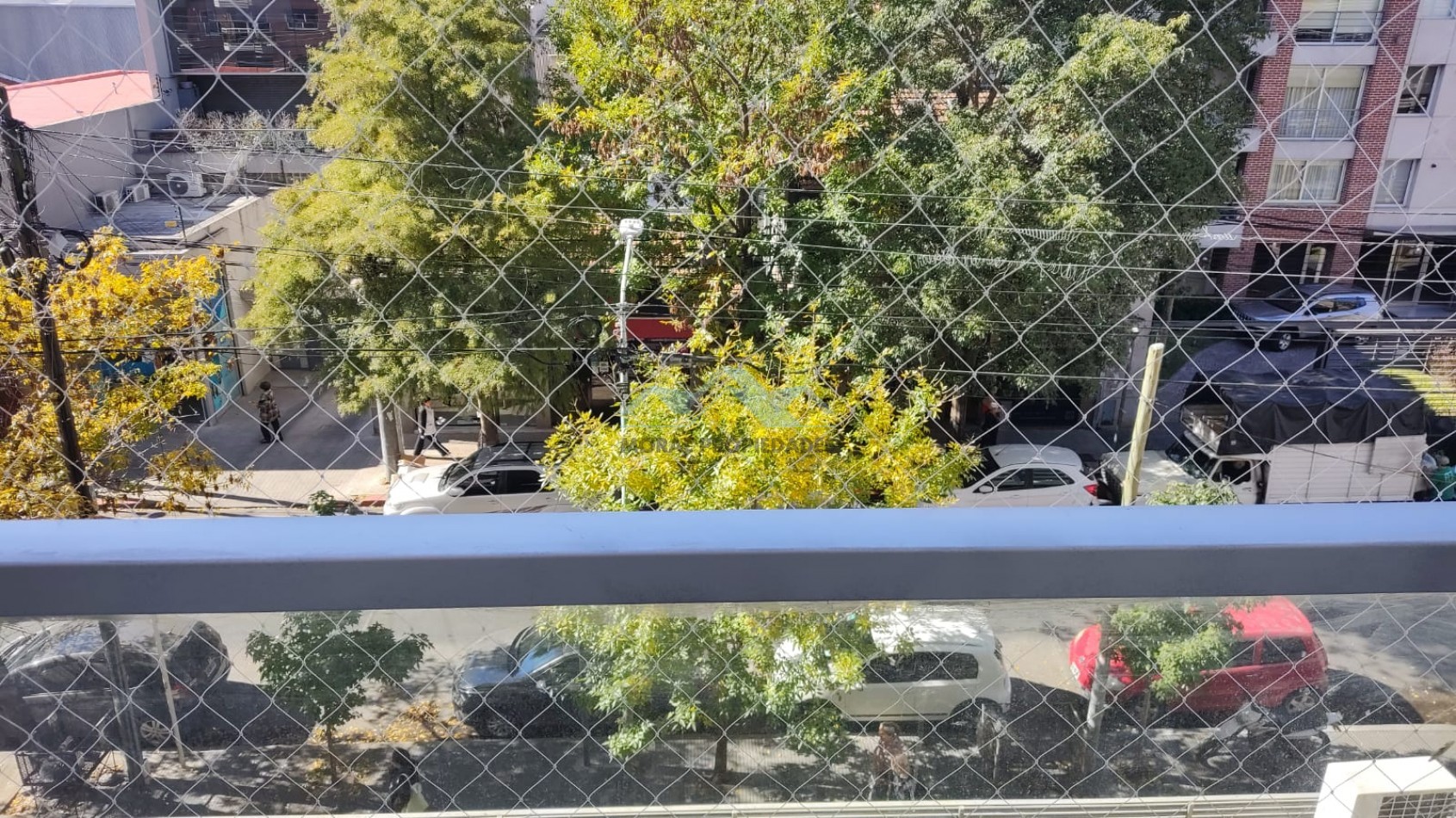 ALQUILO DOS AMBIENTES 3er. piso FRENTE CASTELAR NORTE 