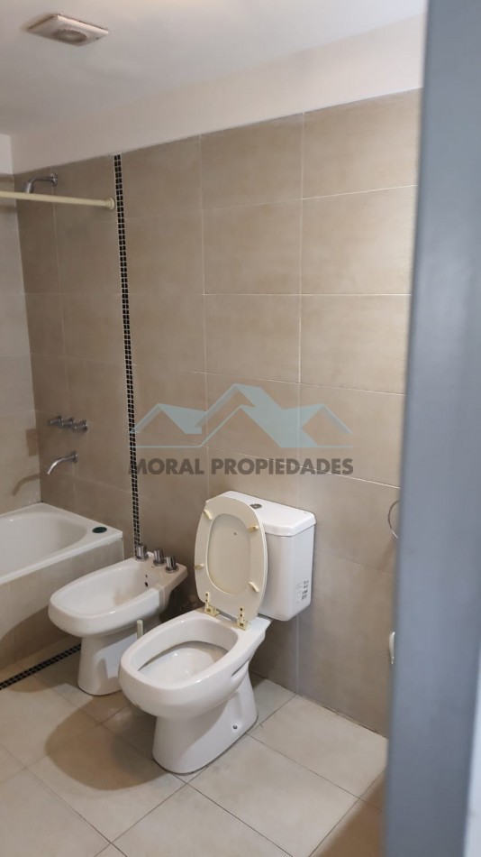 ALQUILO DOS AMBIENTES 3er. piso FRENTE CASTELAR NORTE 