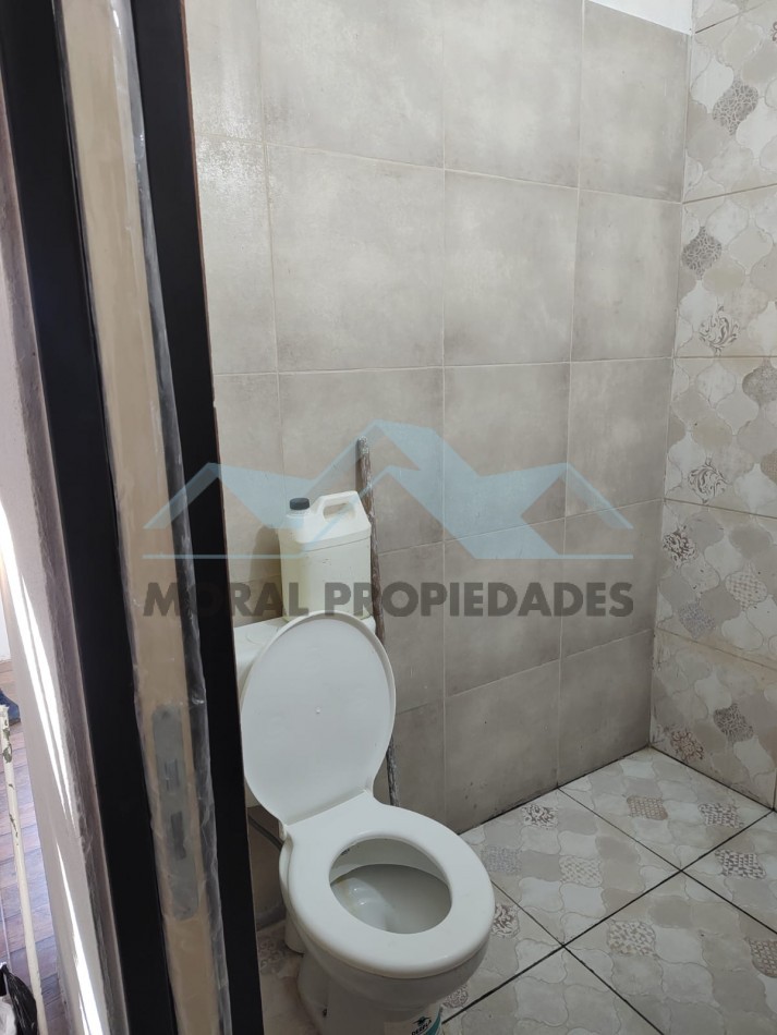 ALQUILO CASA DOS HABITACIONES LIVING COMEDOR INTEGRADO-PATIO-ENTRADA PARA AUTO