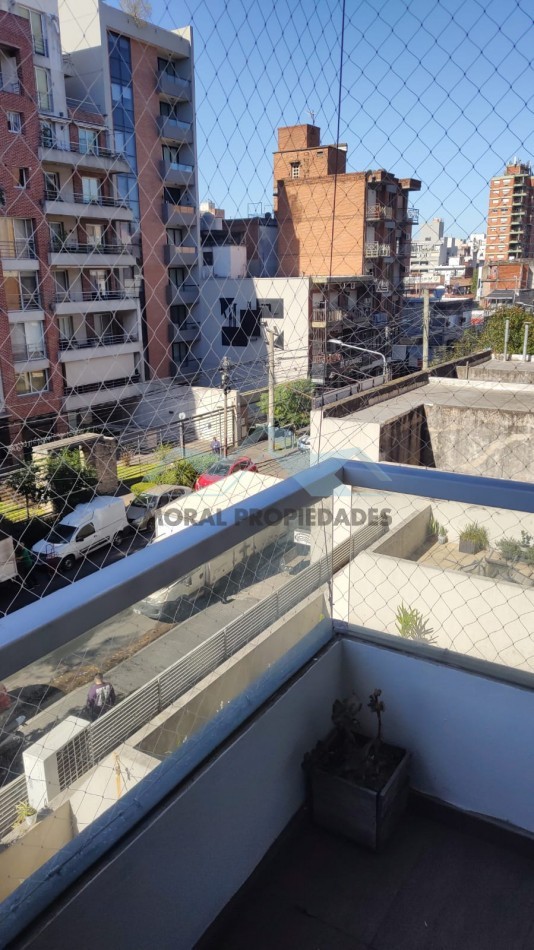 ALQUILO DOS AMBIENTES 3er. piso FRENTE CASTELAR NORTE 