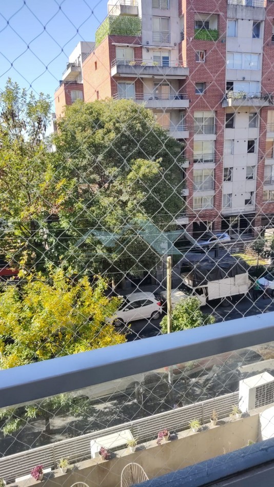 ALQUILO DOS AMBIENTES 3er. piso FRENTE CASTELAR NORTE 