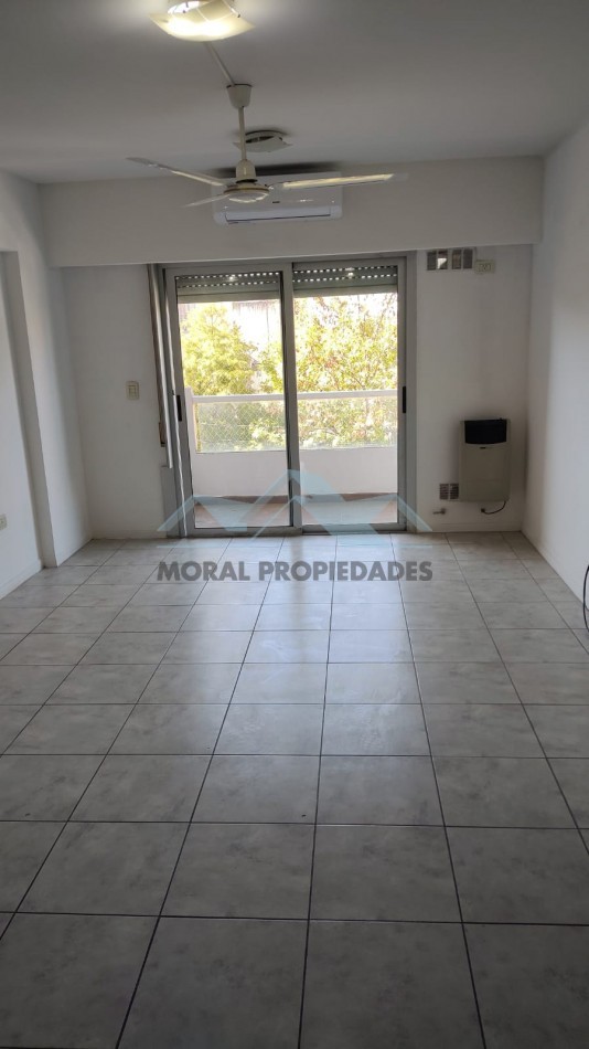 ALQUILO DOS AMBIENTES 3er. piso FRENTE CASTELAR NORTE 