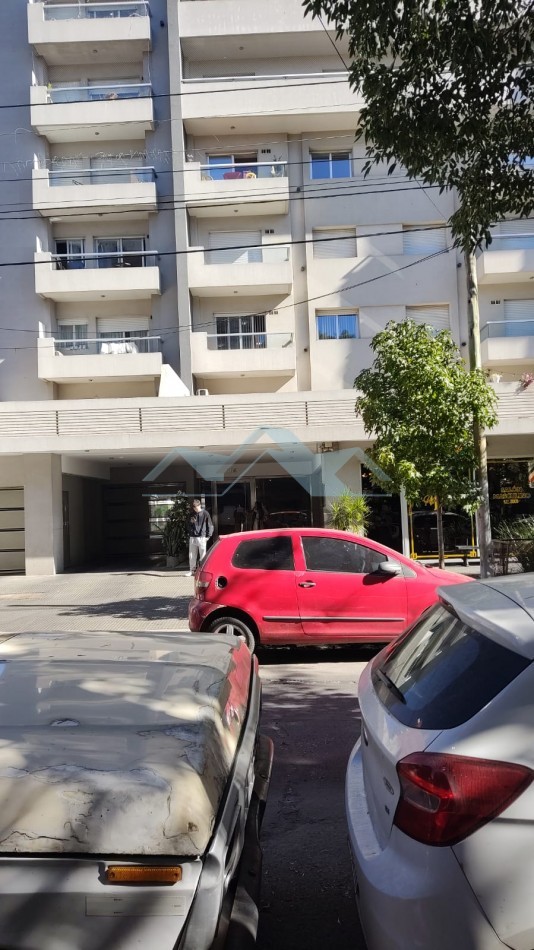ALQUILO DOS AMBIENTES 3er. piso FRENTE CASTELAR NORTE 