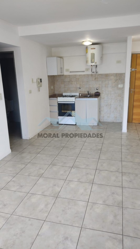 ALQUILO DOS AMBIENTES 3er. piso FRENTE CASTELAR NORTE 