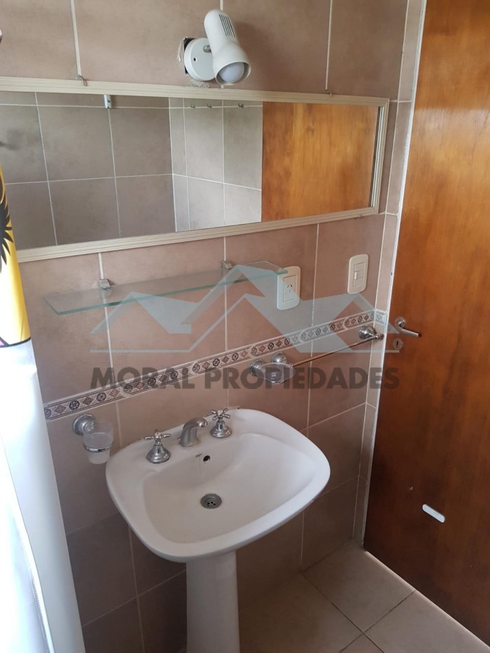 OPORTUNIDAD VENDO DOS AMBIENTES CASTELAR SUR- EXCELENTE UBICACION A MUY BUEN PRECIO 