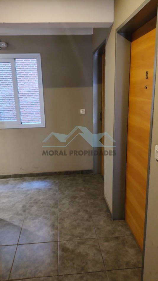 ALQUILO DOS AMBIENTES 3er. piso FRENTE CASTELAR NORTE 