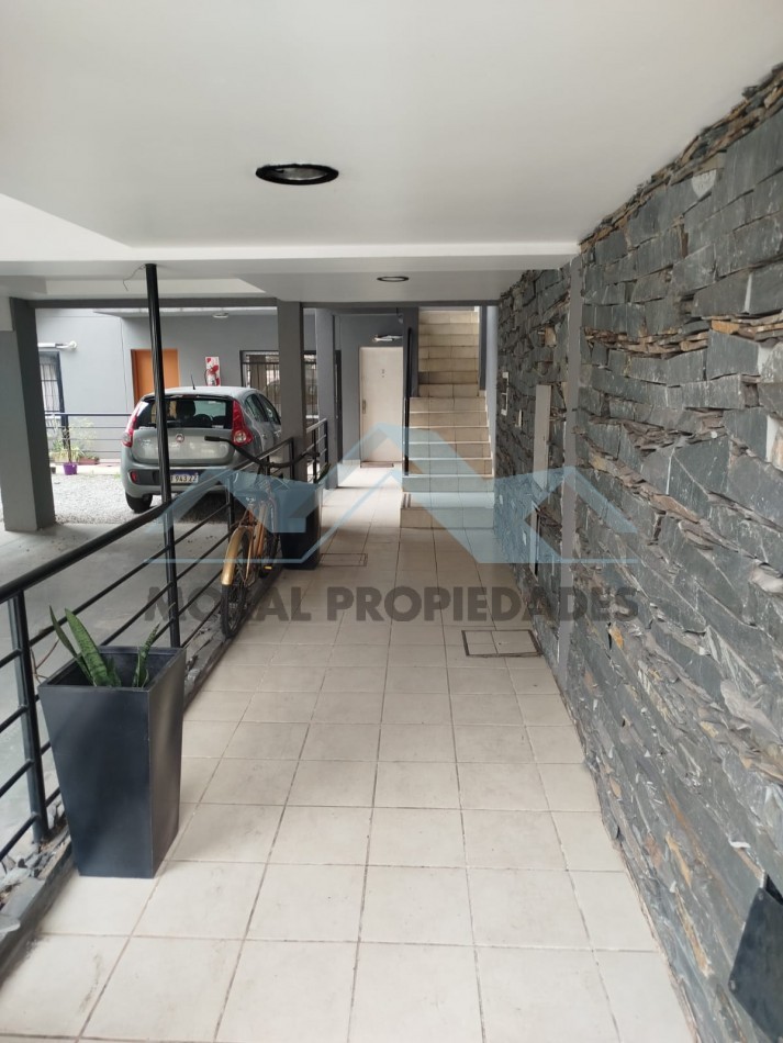 OPORTUNIDAD VENDO DOS AMBIENTES CASTELAR SUR- EXCELENTE UBICACION A MUY BUEN PRECIO 