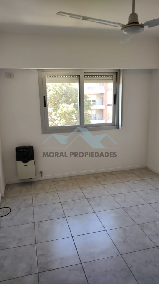 ALQUILO DOS AMBIENTES 3er. piso FRENTE CASTELAR NORTE 