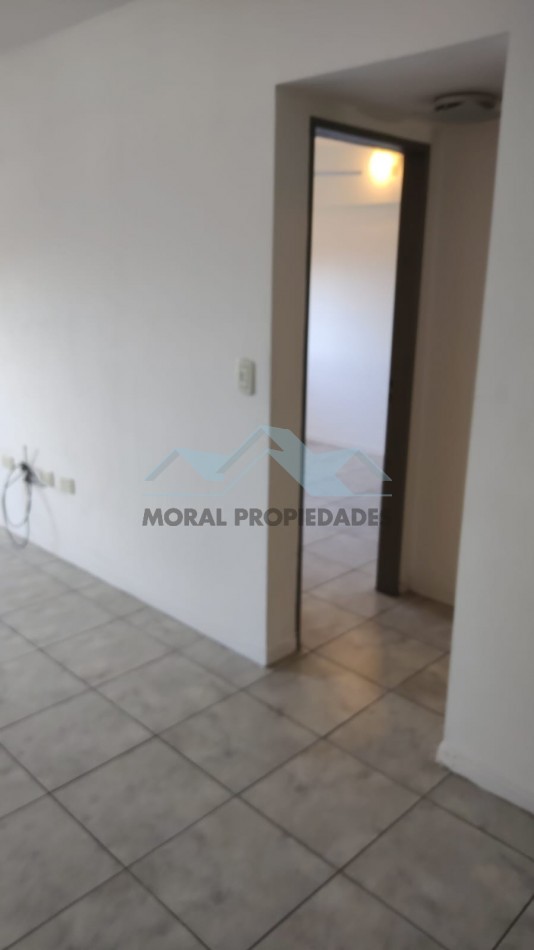 ALQUILO DOS AMBIENTES 3er. piso FRENTE CASTELAR NORTE 