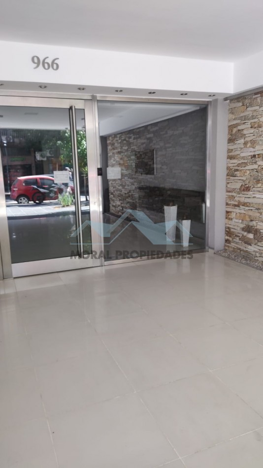 ALQUILO DOS AMBIENTES 3er. piso FRENTE CASTELAR NORTE 