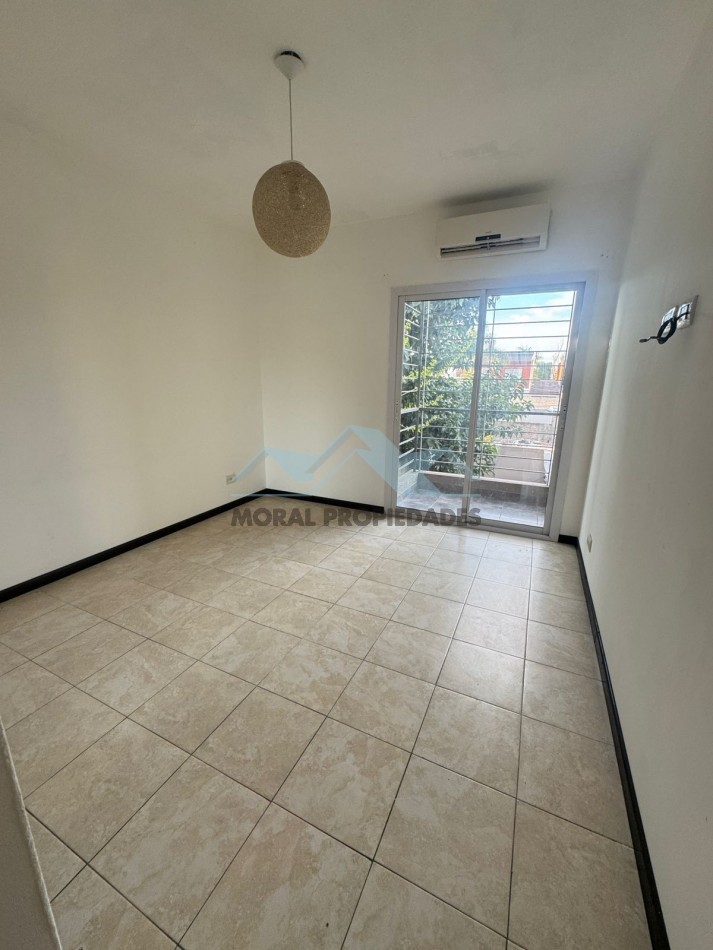 alquilo tres ambientes con cochera y terraza excelente ubicacion en castelar norte